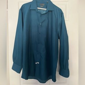 Mens dress shirt, great condition like new. Freshly dry cleaned.